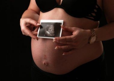 babybauch-foto-mit-ultraschallbild.jpg